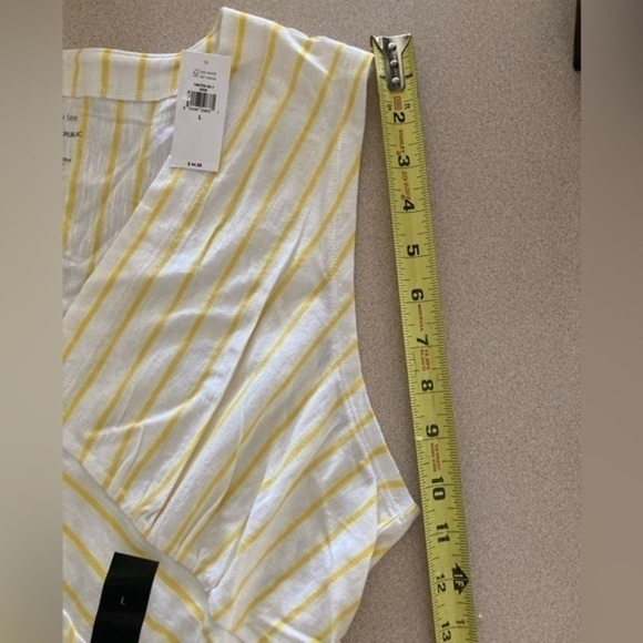 Banana Republic V Neck Sleeveless Tank top Yellow and White Striped - Picture 6 of 8